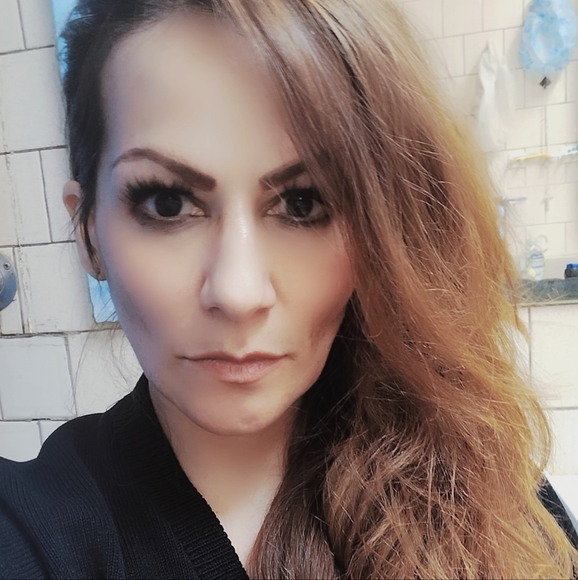 Meet your Posher, Jennifer - Picture 2 of 16